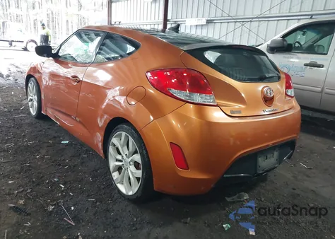 2013 Hyundai Veloster Base W/Black z USA, uszkodzony, nr VIN KMHTC6AD0DU117032